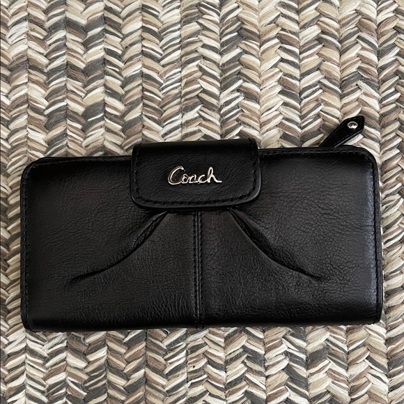 Coach Black Leather Women's Wallet - Picture 1 of 5